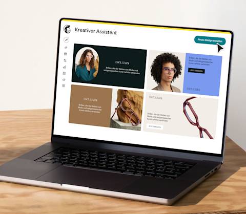 Bild eines Laptops, auf dessen Bildschirm der Creative Assistant von Mailchimp angezeigt wird. Die Darstellung zeigt generierte Designs der fiktiven Marke Escultura und demonstriert, wie KI-gestützte Tools zur Inhaltserstellung dabei helfen können, einzigartige und personalisierte Marketinginhalte zu entwickeln.